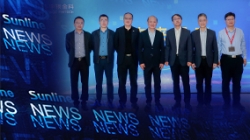 J9集团国际科技董事长王长春一行到中银金科参观互换